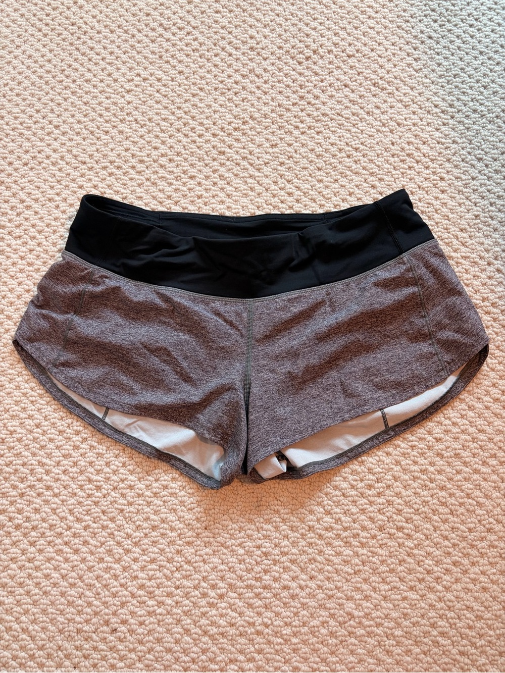Lululemon Speed Up Shorts 2.5” Womens size 6